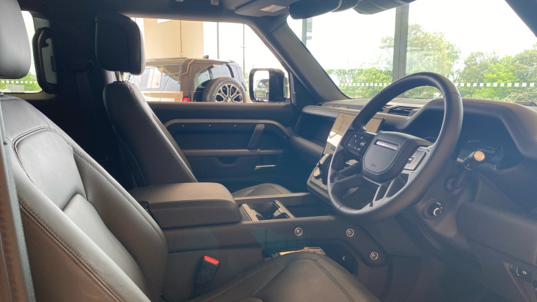 Land Rover Defender 3.0 D350 X-Dynamic HSE 90 3dr Auto Diesel Estate